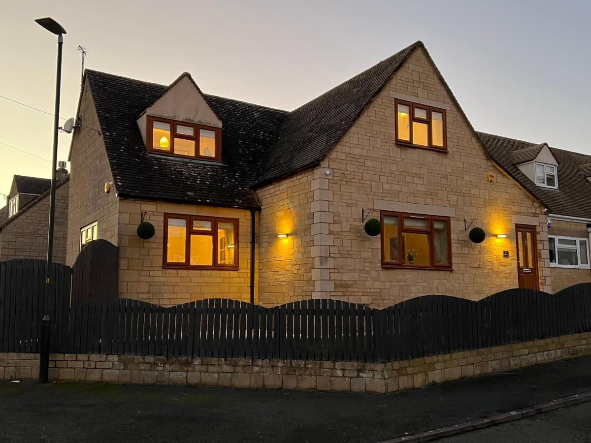 Luxurious 4 Bedroom Home In The Heart Of The Cotswolds With Hot Tub! Stow-on-the-Wold Extérieur photo